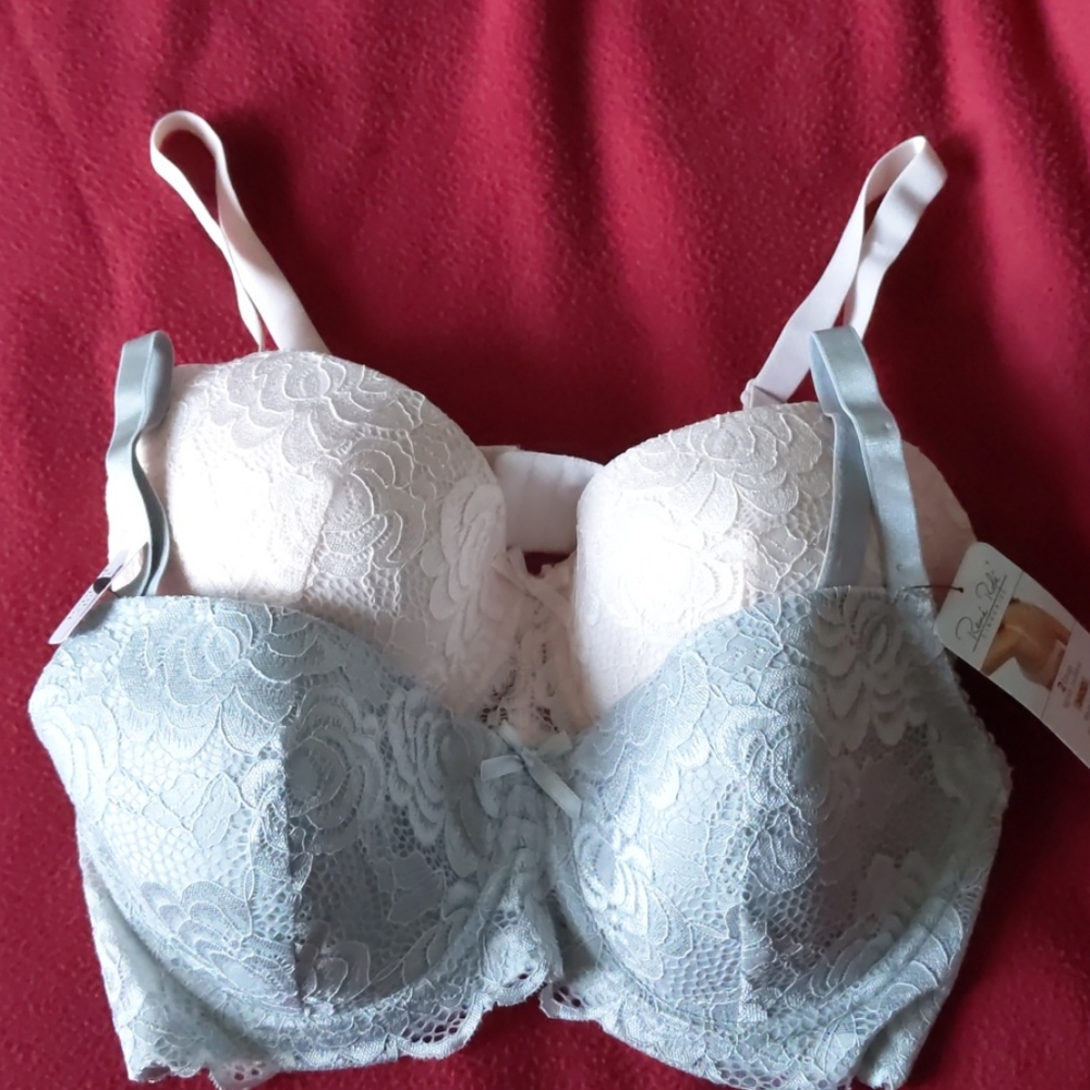 2 Lightly Padded Bras 34DD/34E